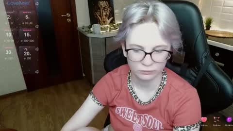 Snapshot of _elven_dreams__ chatting on 07/12/26, 06:21 chloue and Gretta online show from 07/12/26, 06:21