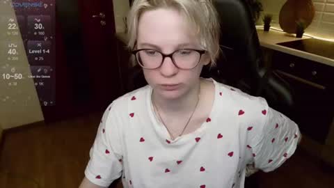 Snapshot of _elven_dreams__ chatting on 07/25/26, 07:00 chloue and Gretta online show from 07/25/26, 07:00