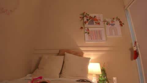 Hi Im Emily online show from 12/19/25, 02:24