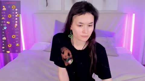 _emily__strike_ online show from 11/19/25, 09:53