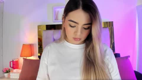 Isabella online show from 11/19/25, 01:00