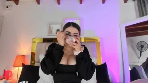 Isabella online show from 12/04/25, 12:03