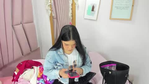 Snapshot of _emilysquirt chatting on 05/11/26, 01:28 emily online show from 05/11/26, 01:28