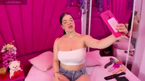 Snapshot of _emilysquirt chatting on 06/03/26, 02:33 emily online show from 06/03/26, 02:33