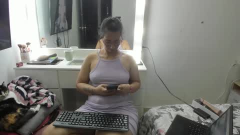 Emma online show from 12/31/24, 12:43