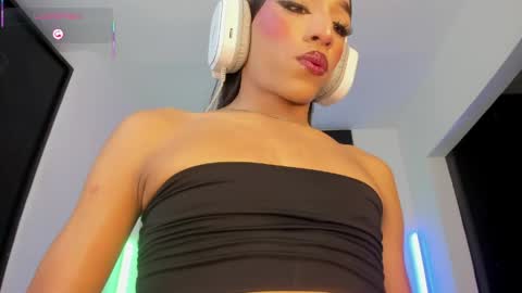 Snapshot of _emmaruiz chatting on 05/30/26, 01:03 Emma online show from 05/30/26, 01:03