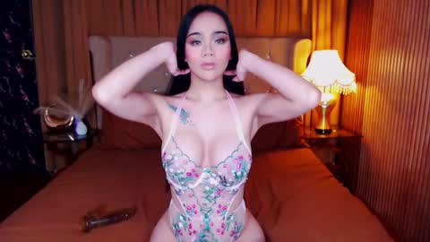 _empressvalerie_ online show from 09/27/25, 06:57