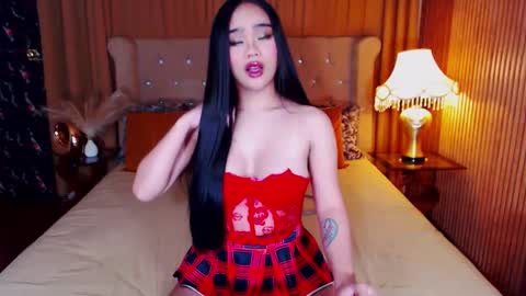 _empressvalerie_ online show from 11/17/25, 03:12