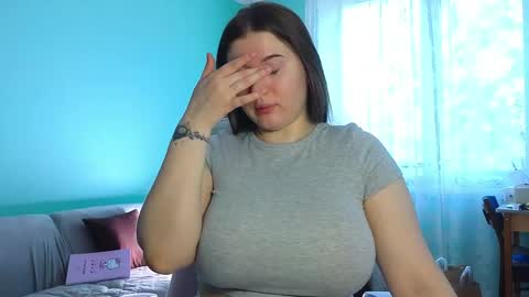 Snapshot of _enni__ chatting on 05/08/26, 02:11 Sam online show from 05/08/26, 02:11