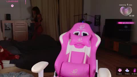 Mia  online show from 11/19/25, 12:27