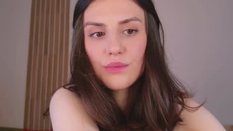 _esmeraldiyaa_ online show from 03/04/26, 06:14