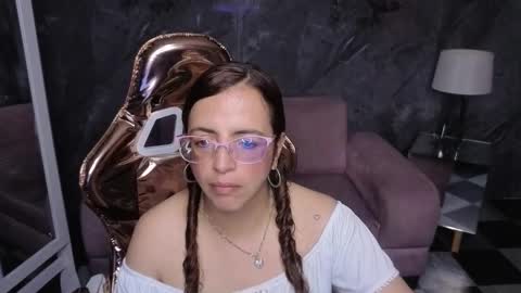  evoni  online show from 12/21/25, 12:45