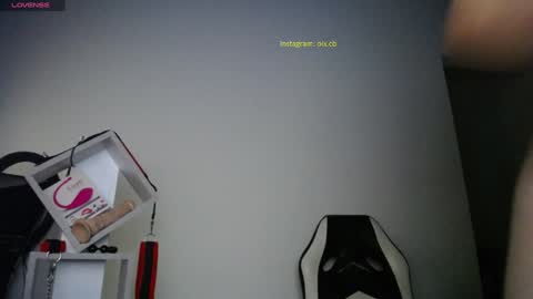 Snapshot of _exa_ chatting on 01/08/25, 03:40 Exa help me position myself with your thumb up thanks online show from 01/08/25, 03:40