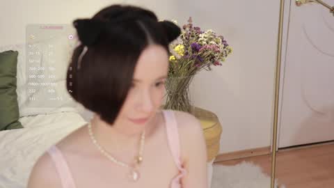 Snapshot of _female_essence_ chatting on 12/21/24, 03:03 Essie online show from 12/21/24, 03:03