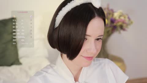 Snapshot of _female_essence_ chatting on 12/23/24, 02:35 Essie online show from 12/23/24, 02:35