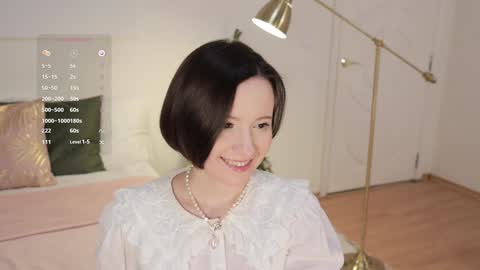 Snapshot of _female_essence_ chatting on 12/27/24, 11:31 Essie online show from 12/27/24, 11:31