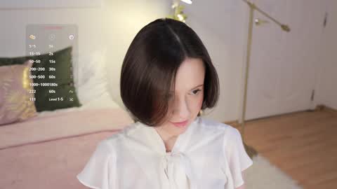 Snapshot of _female_essence_ chatting on 01/05/25, 09:47 Essie online show from 01/05/25, 09:47