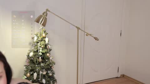 Snapshot of _female_essence_ chatting on 01/11/25, 03:34 Essie online show from 01/11/25, 03:34