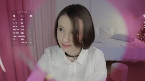 Snapshot of _female_essence_ chatting on 01/23/25, 01:51 Essie online show from 01/23/25, 01:51