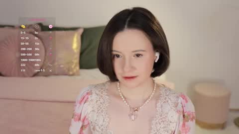 Snapshot of _female_essence_ chatting on 02/26/25, 08:37 Essie online show from 02/26/25, 08:37