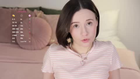 Snapshot of _female_essence_ chatting on 03/05/25, 06:23 Essie online show from 03/05/25, 06:23