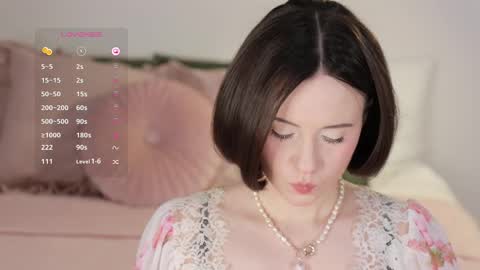 Snapshot of _female_essence_ chatting on 03/06/25, 10:20 Essie online show from 03/06/25, 10:20