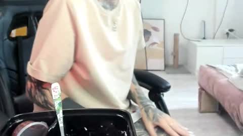 Alis online show from 09/19/25, 08:05