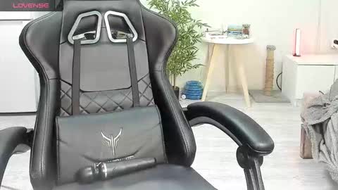 Alis online show from 12/21/25, 07:15