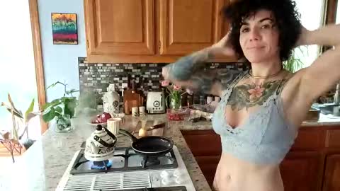 Snapshot of _frankie_rivers chatting on 02/17/25, 07:53 Frankie Rivers allmylinks online show from 02/17/25, 07:53