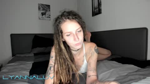 Snapshot of _fuckinparadise chatting on 01/04/25, 03:17 Lyanna and Derek online show from 01/04/25, 03:17