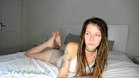 Snapshot of _fuckinparadise chatting on 01/10/25, 10:04 Lyanna and Derek online show from 01/10/25, 10:04