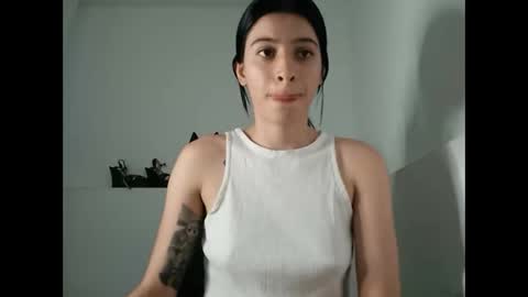 Snapshot of _genesid_dixton chatting on 02/07/25, 06:56 Mia-foster online show from 02/07/25, 06:56