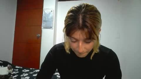 Snapshot of _genesid_dixton chatting on 05/04/26, 08:05 Mia-foster online show from 05/04/26, 08:05