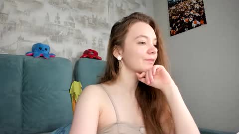 _ginyy_ online show from 10/24/25, 05:04