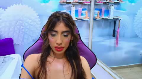 Snapshot of _gold_strawberry_ chatting on 06/17/26, 11:23 _gold_strawberry_ online show from 06/17/26, 11:23