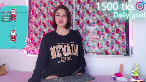 Gwen online show from 12/17/24, 04:01