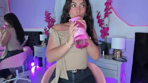 Snapshot of _haannah_ chatting on 09/26/25, 08:24 Hanna online show from 09/26/25, 08:24