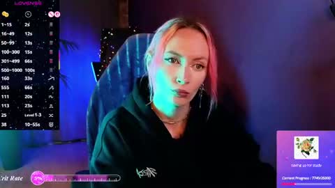 Snapshot of _helencarter chatting on 07/04/26, 08:15 Helen Carter 3 Next stream 2330 MSC online show from 07/04/26, 08:15