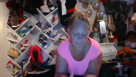 _hitgirly_ online show from 05/07/26, 04:18