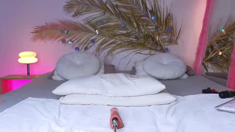 Holly online show from 02/10/25, 09:04