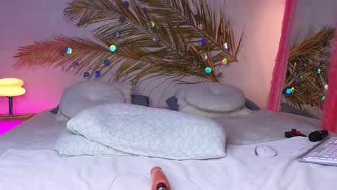 Holly online show from 02/21/25, 10:39