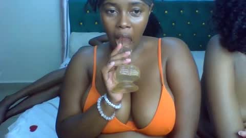 _honey_bloom online show from 02/18/26, 08:16