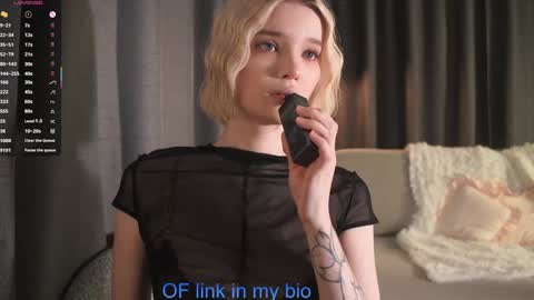 Ava 3 online show from 10/31/25, 12:06