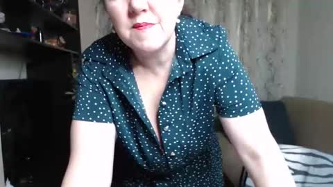 Snapshot of _illusion_ chatting on 10/15/25, 05:40 Illusion online show from 10/15/25, 05:40