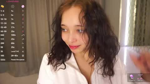 Snapshot of _inner_glow_ chatting on 05/06/26, 05:18 Emily online show from 05/06/26, 05:18