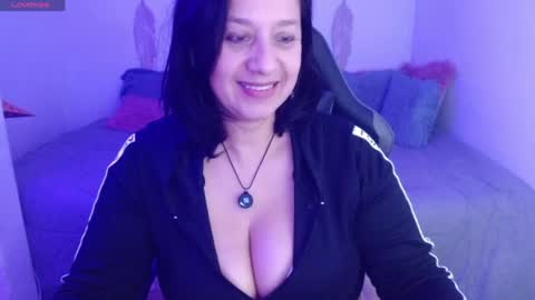 Snapshot of _isis74_ chatting on 05/08/26, 01:00 Camila online show from 05/08/26, 01:00