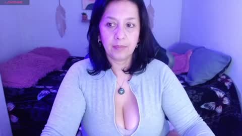 Snapshot of _isis74_ chatting on 05/15/26, 10:50 Camila online show from 05/15/26, 10:50