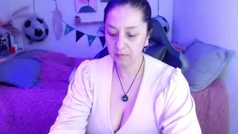 Snapshot of _isis74_ chatting on 06/27/26, 03:55 Camila online show from 06/27/26, 03:55