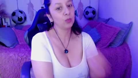 Snapshot of _isis74_ chatting on 06/28/26, 08:59 Camila online show from 06/28/26, 08:59