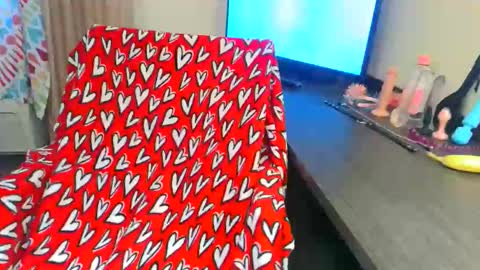 Snapshot of _ittybitty chatting on 01/12/25, 01:05  ittybitty online show from 01/12/25, 01:05